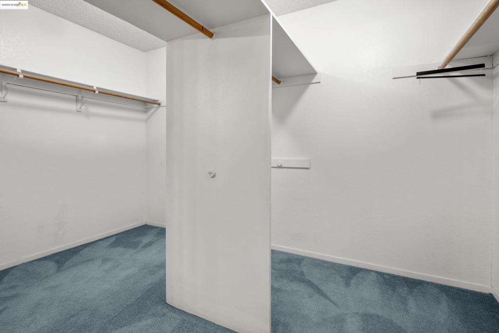 https://media.crmls.org/mediaz/455d56d5-27c3-40f0-8c5e-900557a944fc.jpg?preset=X-Large