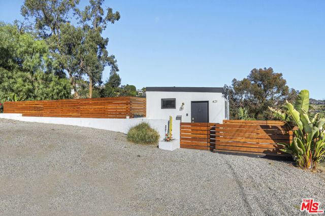 421 Beech Street, Los Angeles CA: https://media.crmls.org/mediaz/455d9b56-a75a-4ea3-905e-d7224ca0ca83.jpg