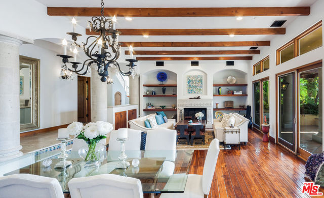 27355 Pacific Coast Highway, Malibu CA: https://media.crmls.org/mediaz/455dbc6c-9d47-4bb5-9fb4-f5f1eebe4e8d.jpg