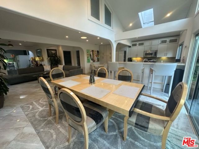 425 Sunridge Street, Playa del Rey CA: https://media.crmls.org/mediaz/455dc5ad-b3cf-4370-a085-116f724a678f.jpg