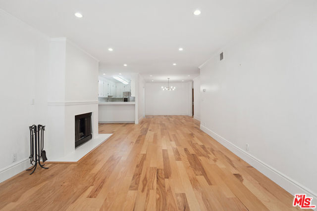 1250 S Beverly Glen Boulevard, Los Angeles CA: https://media.crmls.org/mediaz/455dcd0a-2c4d-42f2-abec-8d39922646e6.jpg
