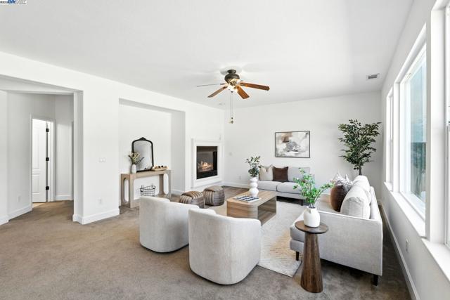 3909 Danbury Way, Fairfield CA: https://media.crmls.org/mediaz/455df1e9-e221-498e-b1c9-657edc3709c0.jpg