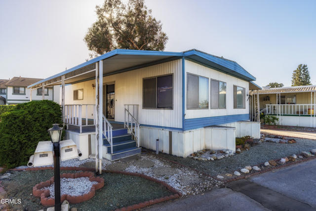 1264 Tree Lane, Oxnard CA: https://media.crmls.org/mediaz/455e042f-3f47-4103-9d7d-3f9511bf72d5.jpg