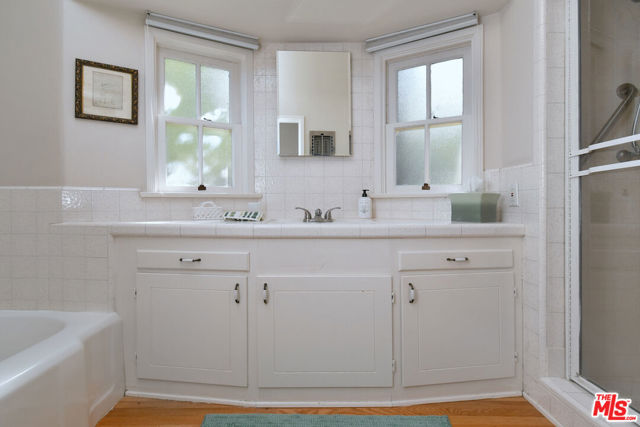 15213 Del Gado Drive, Sherman Oaks CA: https://media.crmls.org/mediaz/455e4829-6993-4e2b-ae4a-8fe50839297f.jpg