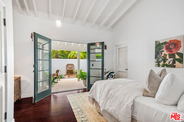 26799 Pacific Coast Highway, Malibu CA: https://media.crmls.org/mediaz/455e9d01-d5b9-472b-a858-62cd1556d881.jpg