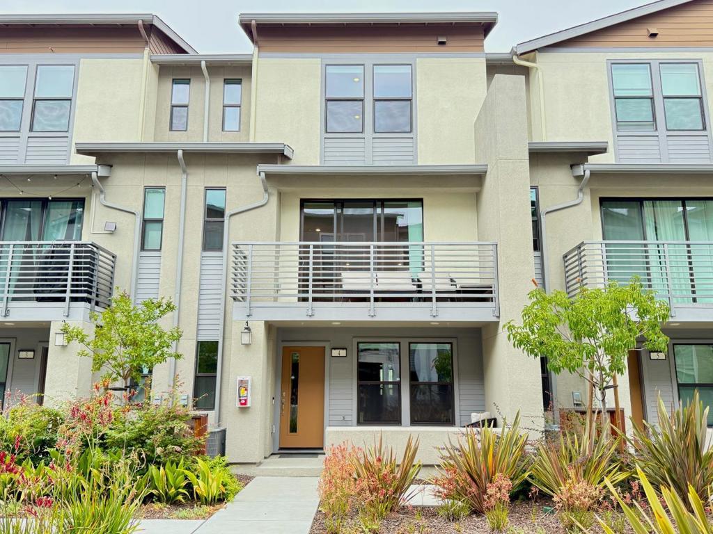 2785 Ball Place #4