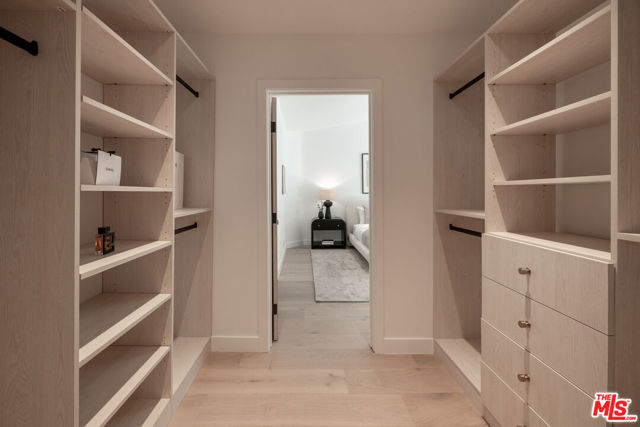 2247 Chelan Place, Los Angeles CA: https://media.crmls.org/mediaz/4560b6d8-36bf-48b5-8ef9-7b818aff9c98.jpg
