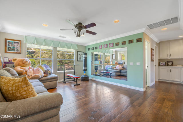 3269 Morning Ridge Avenue, Thousand Oaks CA: https://media.crmls.org/mediaz/456134b7-ba4f-49bd-a210-64d252f2d0cb.jpg