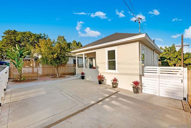 425 S Bancroft, San Diego CA: https://media.crmls.org/mediaz/45616464-7c56-4637-a88f-dcea98491f0c.jpg