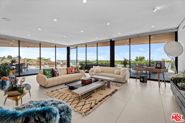 2284 Hercules Drive, Los Angeles CA: https://media.crmls.org/mediaz/45616936-1ca9-4209-8fe8-23ef8b09b660.jpg