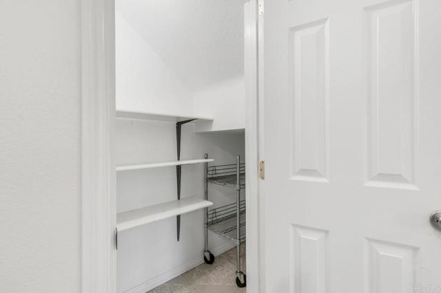 2412 Heatherwood Court, Escondido CA: https://media.crmls.org/mediaz/45619356-dc50-441f-a691-44c11b2d3c01.jpg
