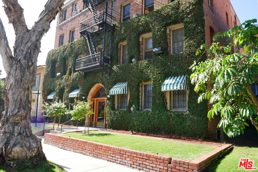 611 S Cloverdale Avenue #305
