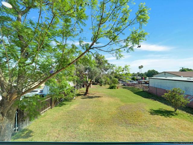 995 Bluecrest St, Corona CA: https://media.crmls.org/mediaz/45620c87-518d-4f3e-81fc-d4928ed4370a.jpg