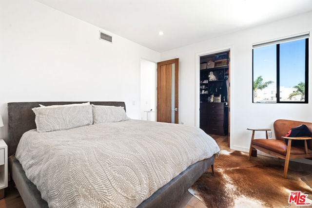 11900 Washington Place, Los Angeles CA: https://media.crmls.org/mediaz/4562adf6-5caf-499a-8f50-01fe745e237f.jpg