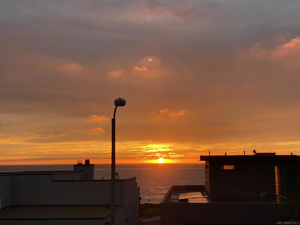 https://media.crmls.org/mediaz/4562e61d-4d07-4665-b905-6b95f4cc7133.jpg?preset=X-Large