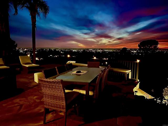 2073 Elevado Rd, Vista CA: https://media.crmls.org/mediaz/4562fad5-e8e5-4355-9485-5438d5bcd05c.jpg
