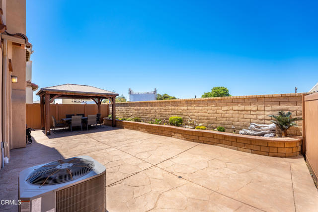 1521 Thorpe Trail, Oxnard CA: https://media.crmls.org/mediaz/45637eaf-10c0-4c70-8e78-994659949ebb.jpg