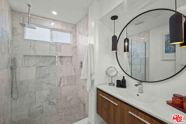 7337 5th Avenue, Los Angeles CA: https://media.crmls.org/mediaz/4563bfa0-4e5e-48bf-a626-5cb53cf08178.jpg