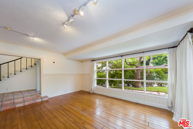 1290 Sunset Plaza Drive, Los Angeles CA: https://media.crmls.org/mediaz/4563cf6f-997d-44f9-ab87-8e0754192821.jpg