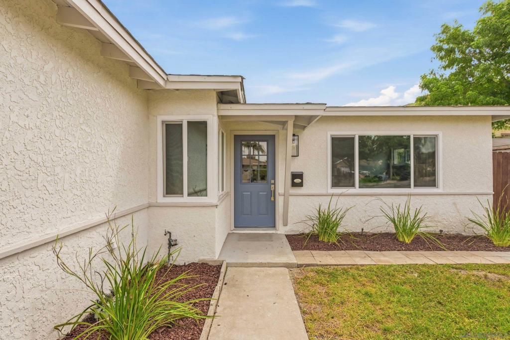 3263 Roberta Ln