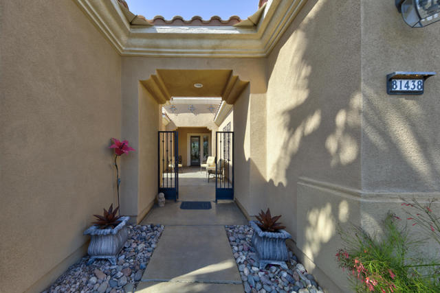 81438 Avenida Altamira, Indio CA: https://media.crmls.org/mediaz/4563d76f-060a-40a7-9514-297b65da41a6.jpg