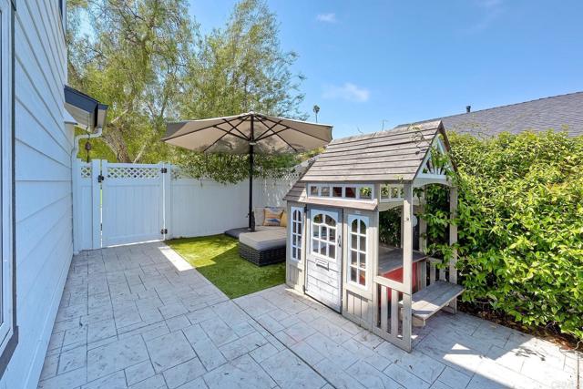 1782 E Pointe Avenue, Carlsbad CA: https://media.crmls.org/mediaz/4564083e-b456-4009-8f6a-d7afc4ba968a.jpg
