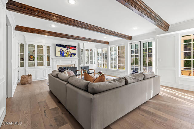 29621 Ridgeway Drive, Agoura Hills CA: https://media.crmls.org/mediaz/45644f6c-ee4f-4be6-9474-0c64b92b9626.jpg