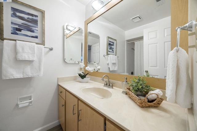 21228 Gary Dr, Hayward CA: https://media.crmls.org/mediaz/45647be6-c4bd-4cbe-a22e-1dffec0dc9ce.jpg