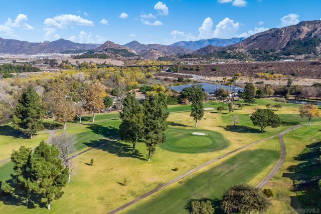 4650 Dulin Rd, Fallbrook CA: https://media.crmls.org/mediaz/45649676-9394-466b-9b9e-eb3bf303ed73.jpg