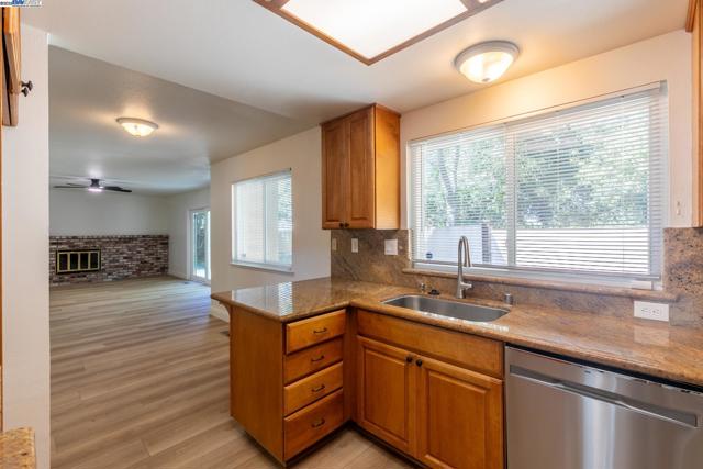 1445 Mellissa Cir, Antioch CA: https://media.crmls.org/mediaz/456511a7-cfaf-425b-b562-4d34b3052885.jpg
