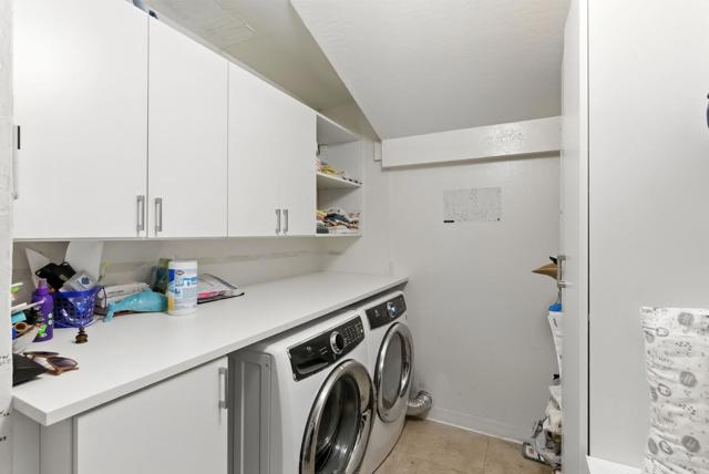 1427 Paloma Avenue, Burlingame CA: https://media.crmls.org/mediaz/4565399e-45f1-4f75-9378-850ec93de438.jpg