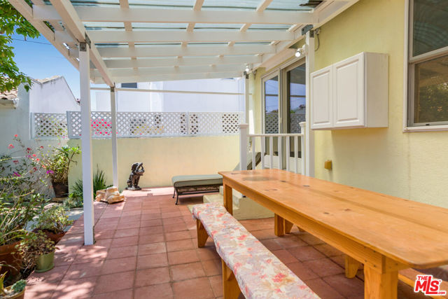 6506 W 82nd Street, Los Angeles CA: https://media.crmls.org/mediaz/45653a36-0951-403b-8e90-10b3bb265739.jpg