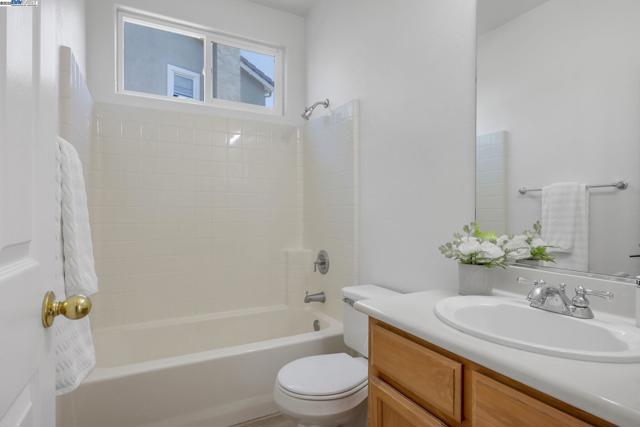 Image 21 of 58 For 552 Stonehaven Ct