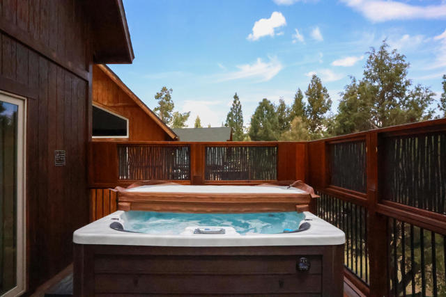 289 Stony Creek Road, Big Bear CA: https://media.crmls.org/mediaz/456685e0-3afa-40d4-b229-83980f312ae5.jpg