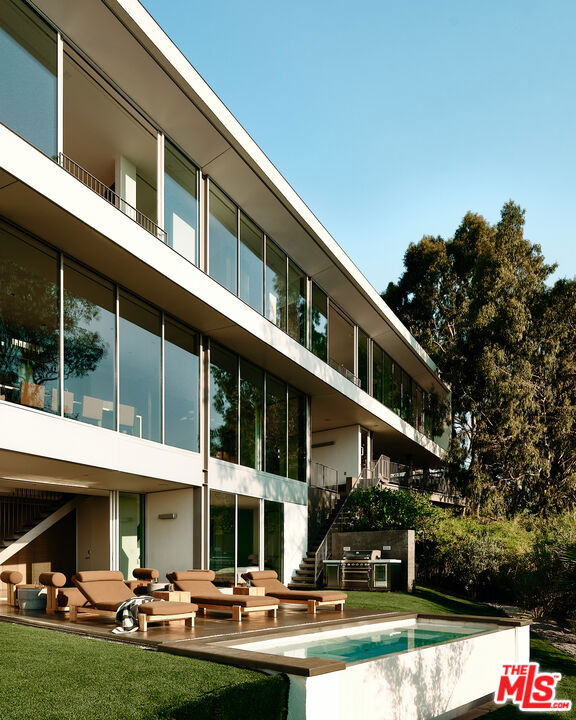 2500 Briarcrest Road, Beverly Hills CA: https://media.crmls.org/mediaz/4566940a-b00f-47d8-abfe-64006a5ef609.jpg