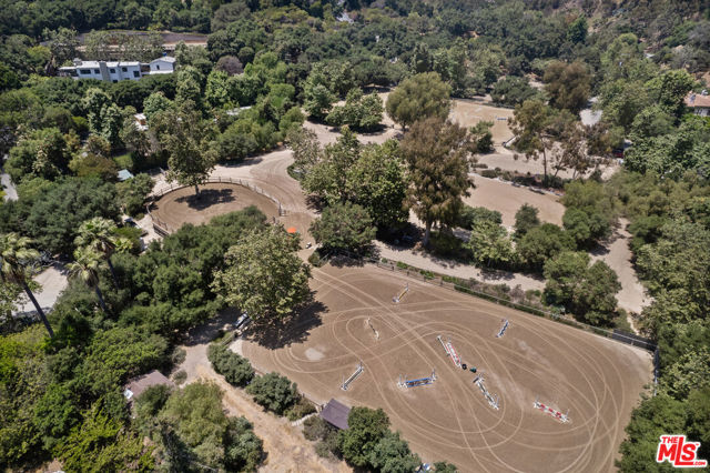 1511 Old Oak Road, Los Angeles CA: https://media.crmls.org/mediaz/4566a9ff-d682-4e4f-bd8b-8348e89a576e.jpg