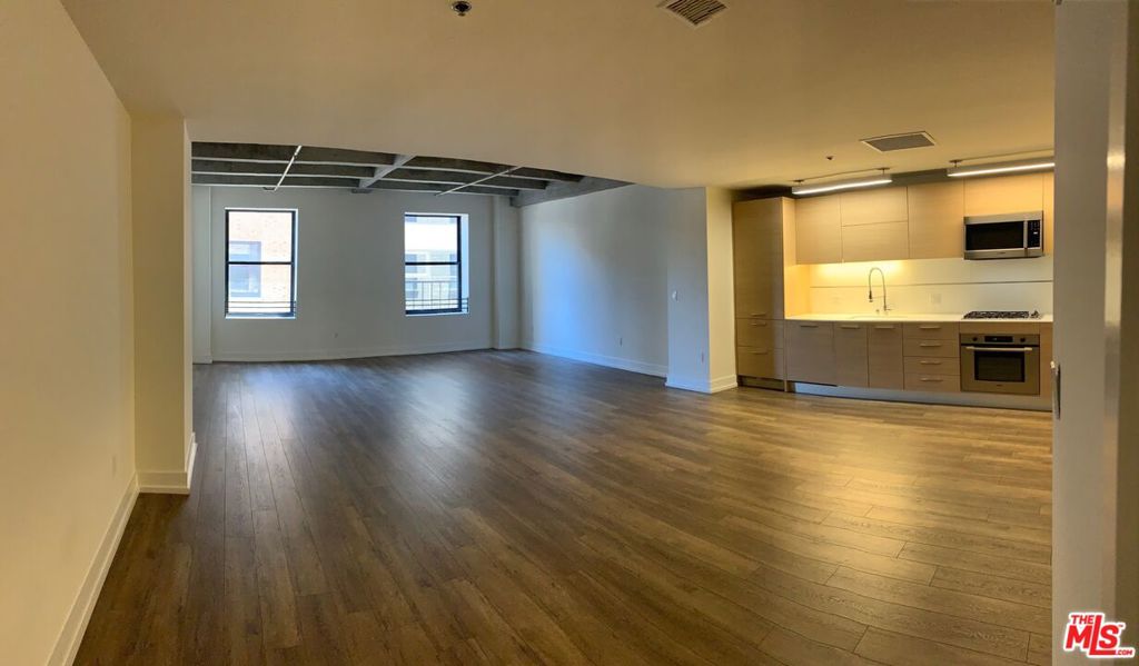 727 W 7th Street #826