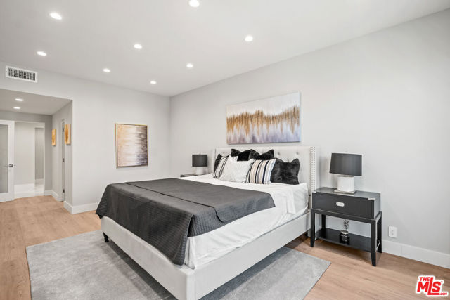 Image 11 of 38 For 1557 Beverly Glen Boulevard 203