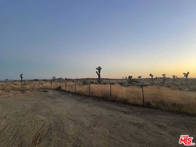 8144 Jefferson Street, Mojave CA: https://media.crmls.org/mediaz/4567cf6a-4d60-4dea-a4bf-03586d627a15.jpg
