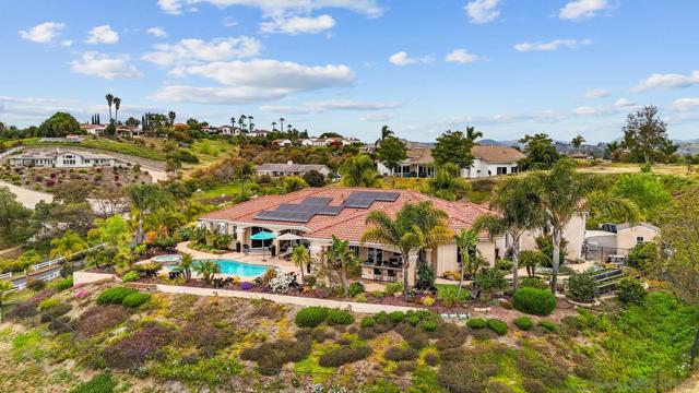 2224 Dos Lomas, Fallbrook CA: https://media.crmls.org/mediaz/4567d862-116c-43ab-88ae-7f25ab1100f2.jpg