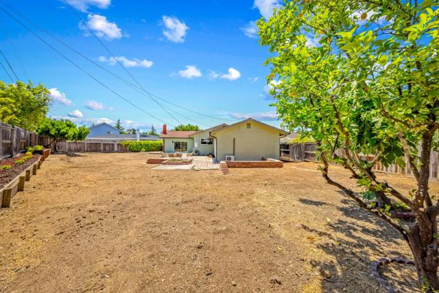 2733 Suisun Avenue, San Jose CA: https://media.crmls.org/mediaz/4568d070-bf6f-430a-bb64-38c953cf0cff.jpg