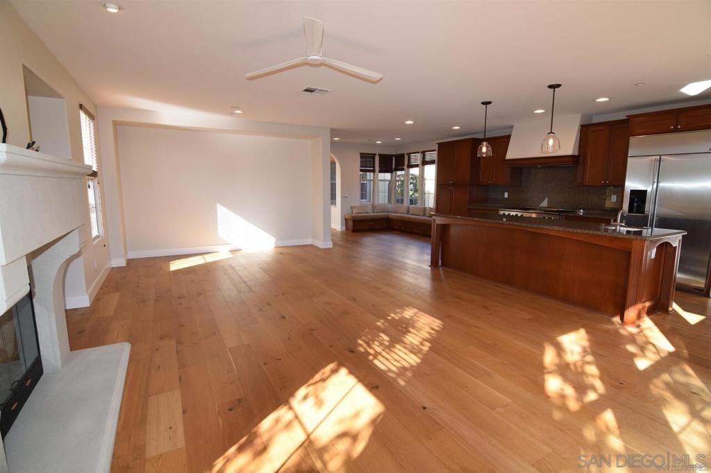 MLS #250039563SD image #10