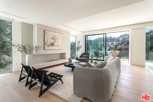 1943 Sunset Plaza Drive, Los Angeles CA: https://media.crmls.org/mediaz/456940da-fab4-405a-a6a9-dc864409c93b.jpg