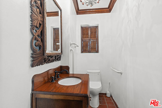 808 Woodacres Road, Santa Monica CA: https://media.crmls.org/mediaz/4569daca-b5fb-4866-81e6-1feadf1a32c4.jpg