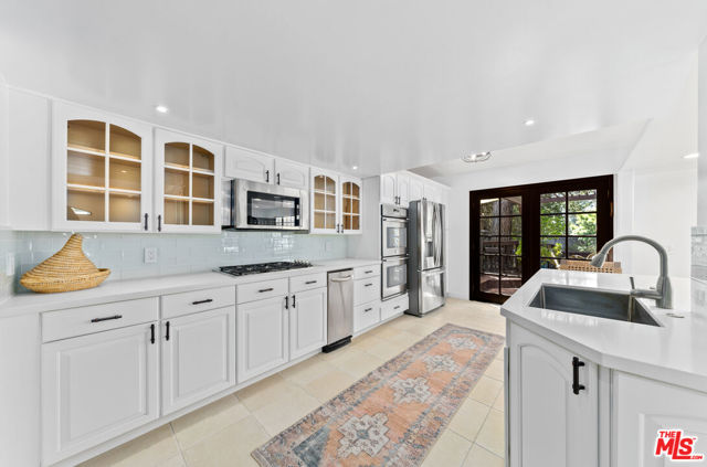 1508 N Beverly Glen Boulevard, Los Angeles CA: https://media.crmls.org/mediaz/4569e651-baa5-4fcd-882c-092bc74e2e3b.jpg