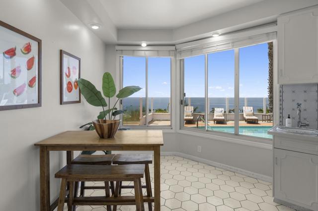 8390 Prestwick Dr, La Jolla CA: https://media.crmls.org/mediaz/456a93e6-dbe4-4794-a9d3-aa24876355b0.jpg