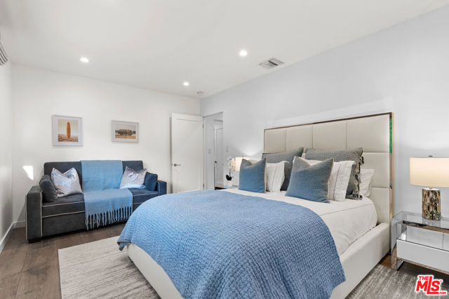 602 N Whittier Drive, Beverly Hills CA: https://media.crmls.org/mediaz/456b0daa-a46b-480d-91c2-73803b5db5cc.jpg