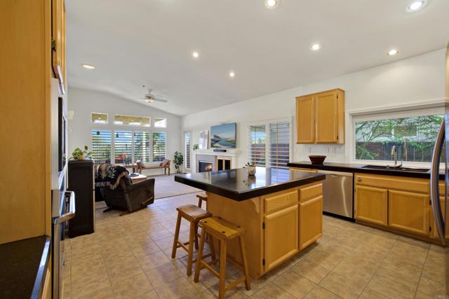 Detail Gallery Image 9 of 47 For 2022 Highland View, Escondido,  CA 92026 - 3 Beds | 2 Baths