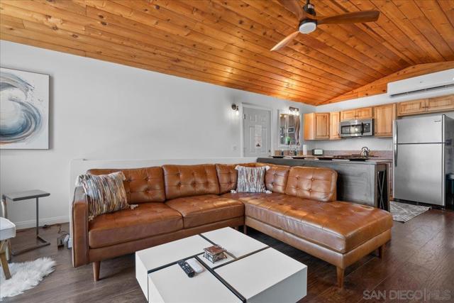 43734 Yosemite Drive, Big Bear CA: https://media.crmls.org/mediaz/456b8b3c-58f8-497f-8d6f-1a3af812821c.jpg