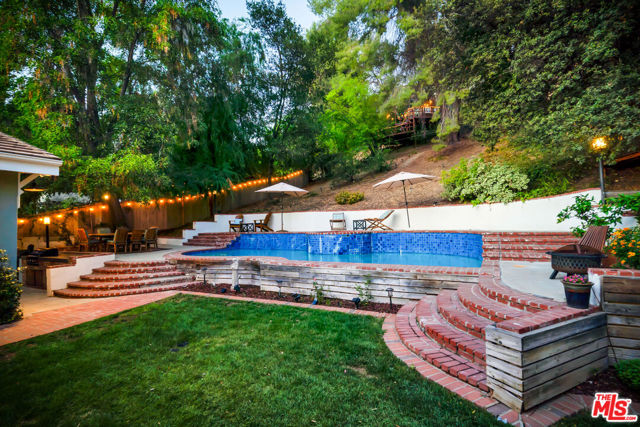 5252 Vanalden Avenue, Tarzana CA: https://media.crmls.org/mediaz/456bbd9e-8427-4c5a-9a7d-5d164c12dbfc.jpg